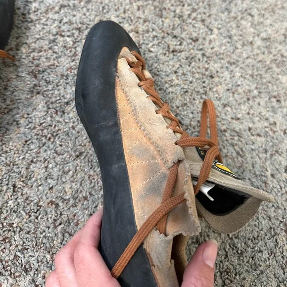 La Sportiva MythosClimbing Shoes 41